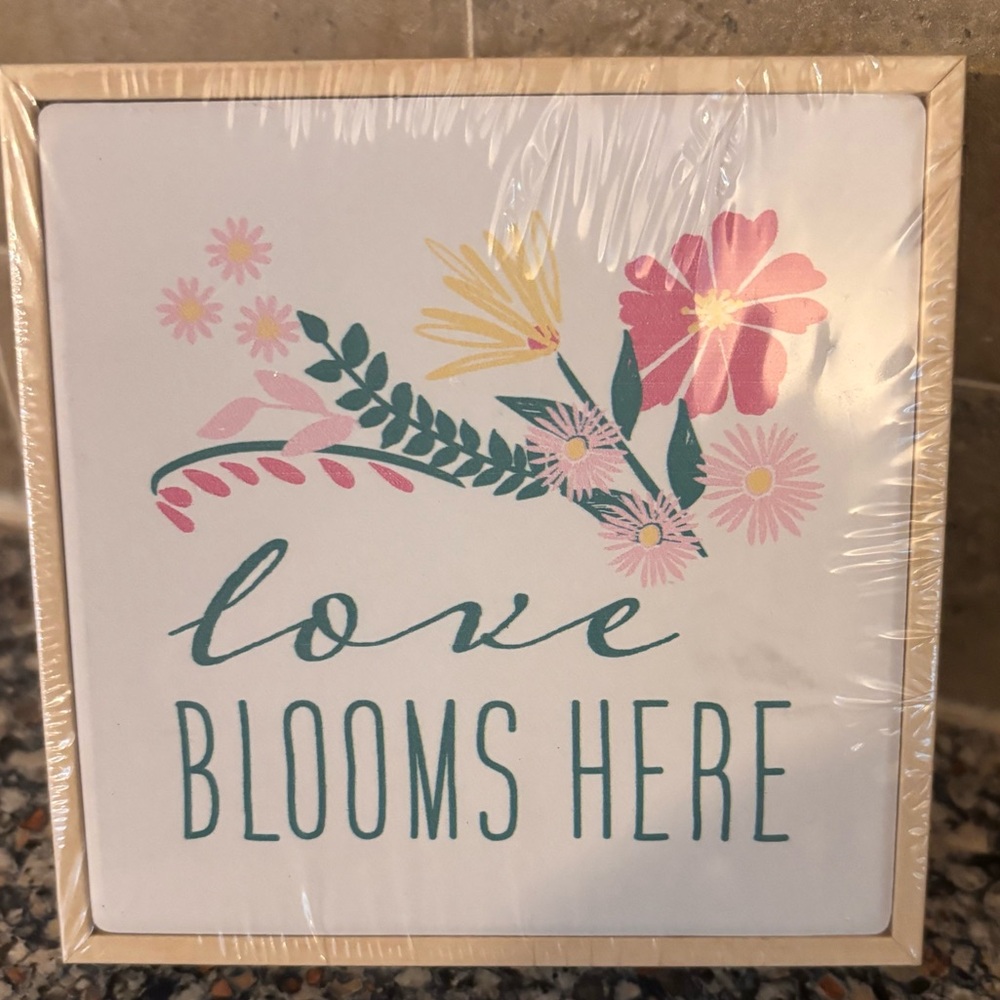 🆕 Floral Art with 'Love Blooms Here' Text